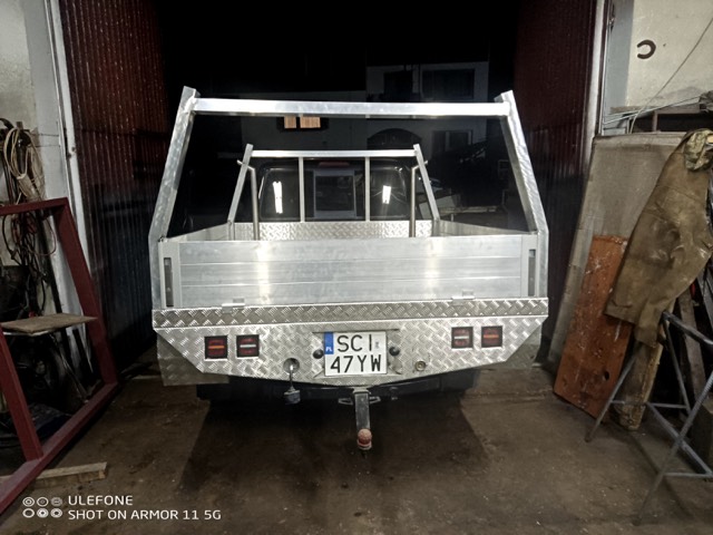 Ta sama zabudowa aluminiowa, widok od tyłu